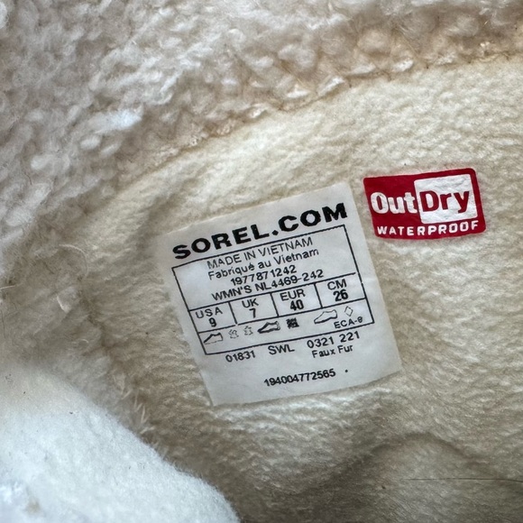 Sorel Cream Faux Fur Lined waterproof Boots - Picture 6 of 7